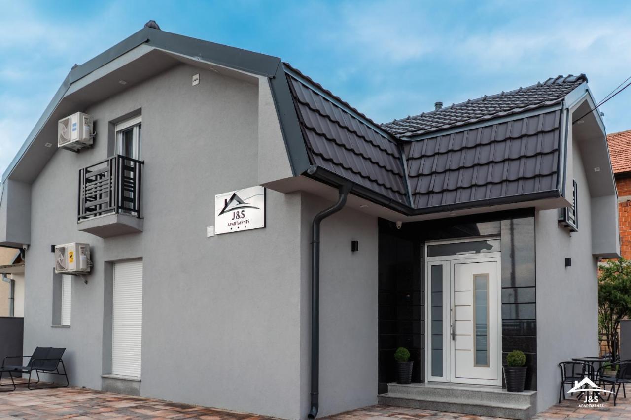 J&S Apartments Ni Exterior foto